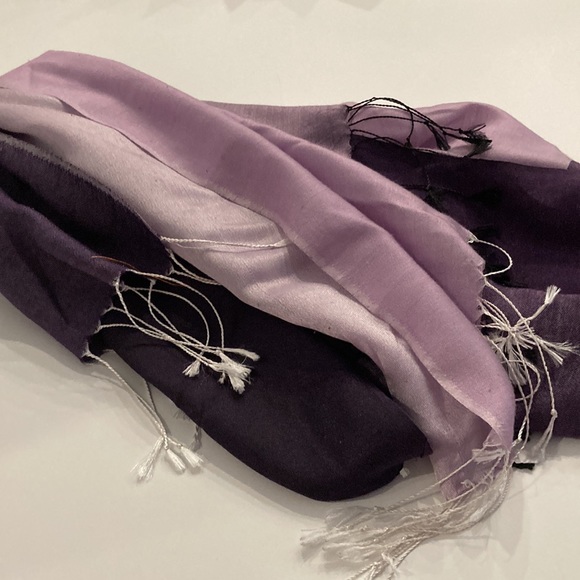 Elegant Purple and Lavender Scarf - Picture 5 of 5